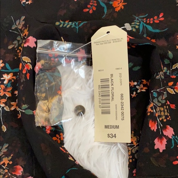 Boho Floral Ruffled Top - Picture 3 of 7